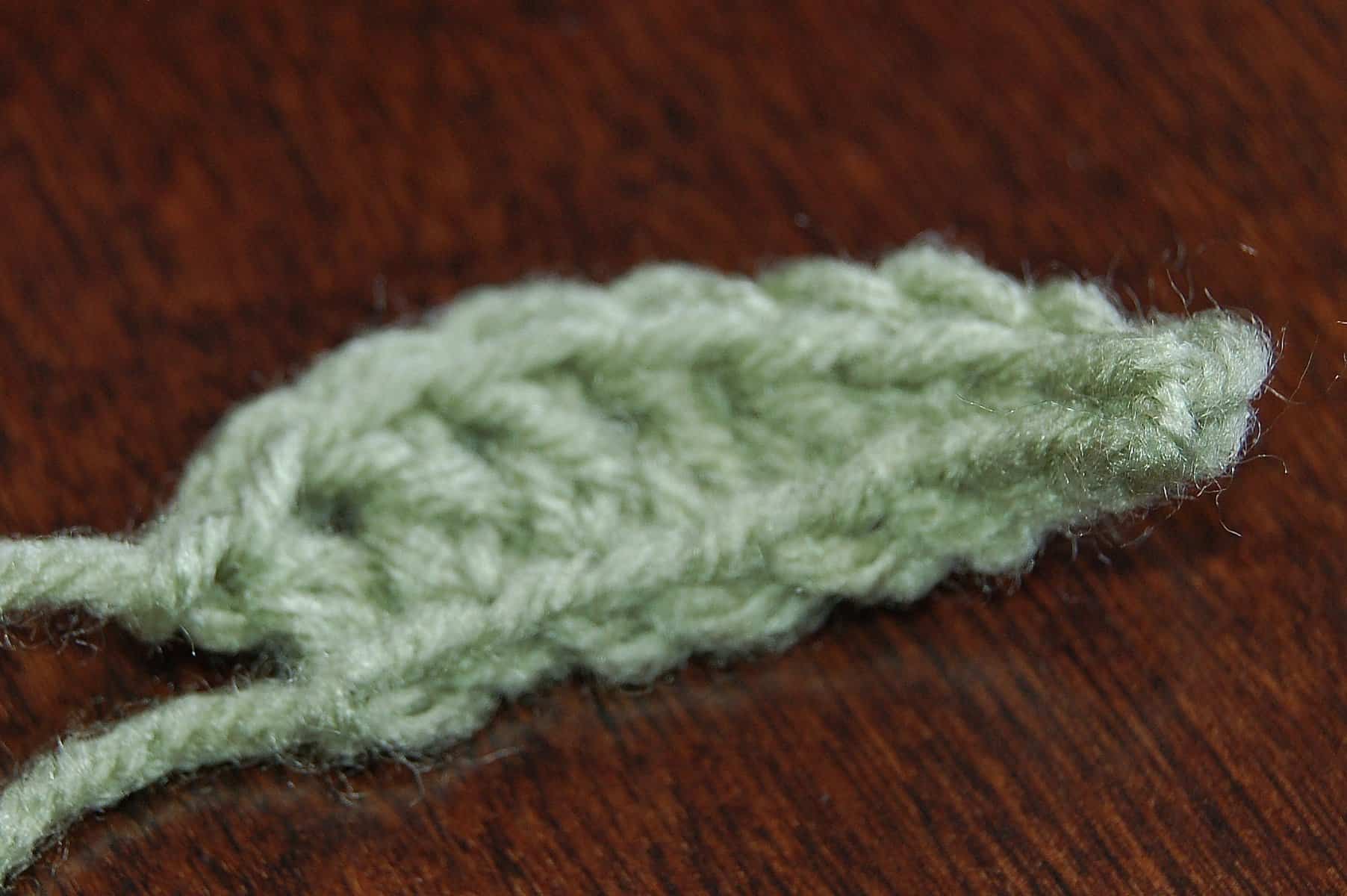 Green crochet leaf for easy crochet rose pattern.