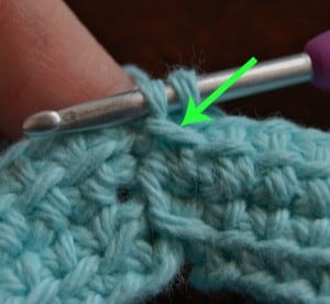 How to crochet a linked double crochet join.