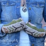 Green and marble crochet fingerless mitts with arrows.
