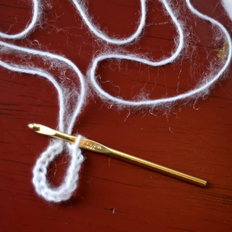 DIY: Chain Loop Yarn Pom Free Tutorial - A Crocheted Simplicity