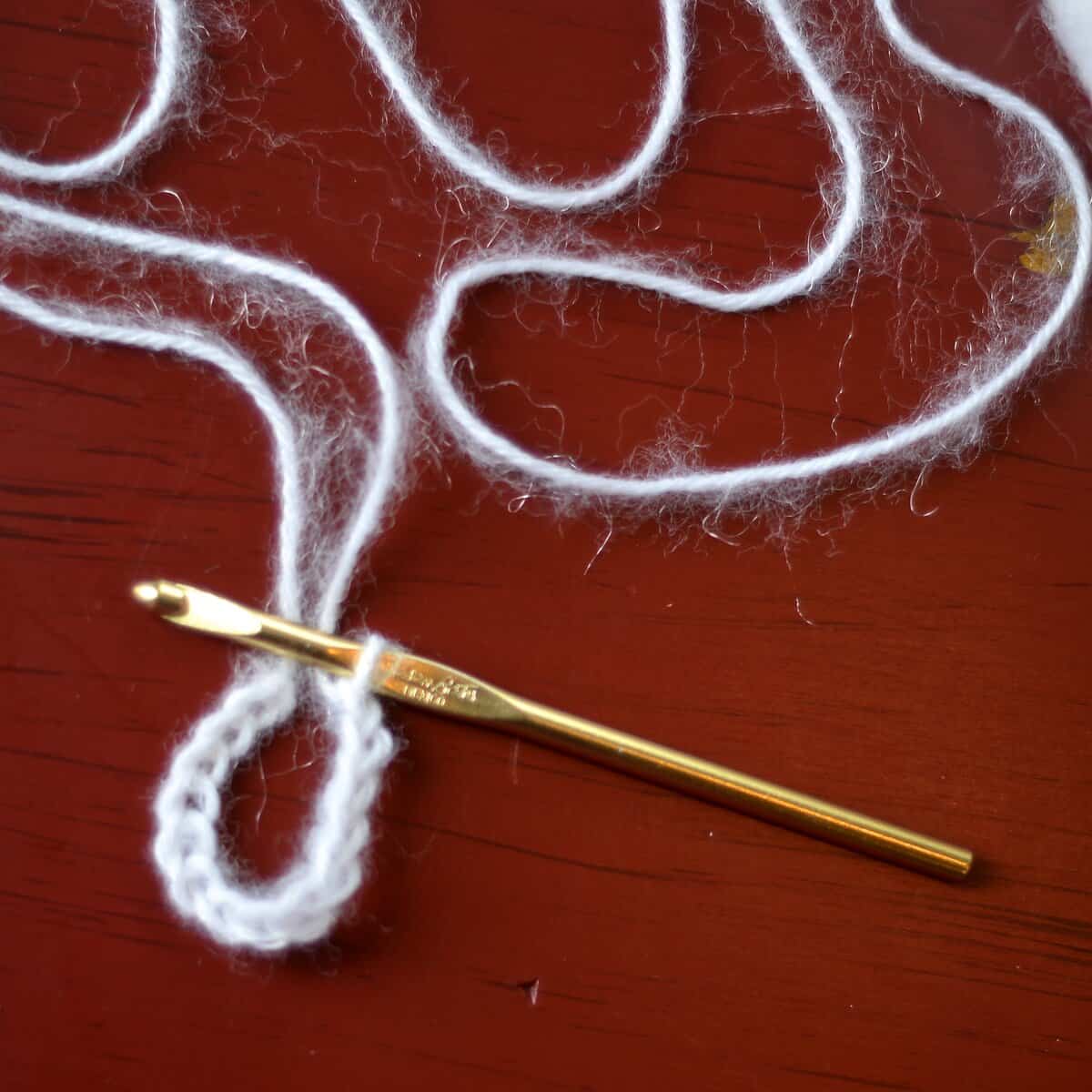 DIY: Chain Loop Yarn Pom Free Tutorial - A Crocheted Simplicity