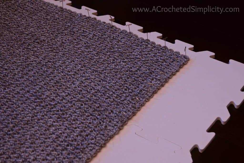 Come bloccare il filato acrilico - Bagnato, Spray Steam Blocking di A Crocheted Simplicity