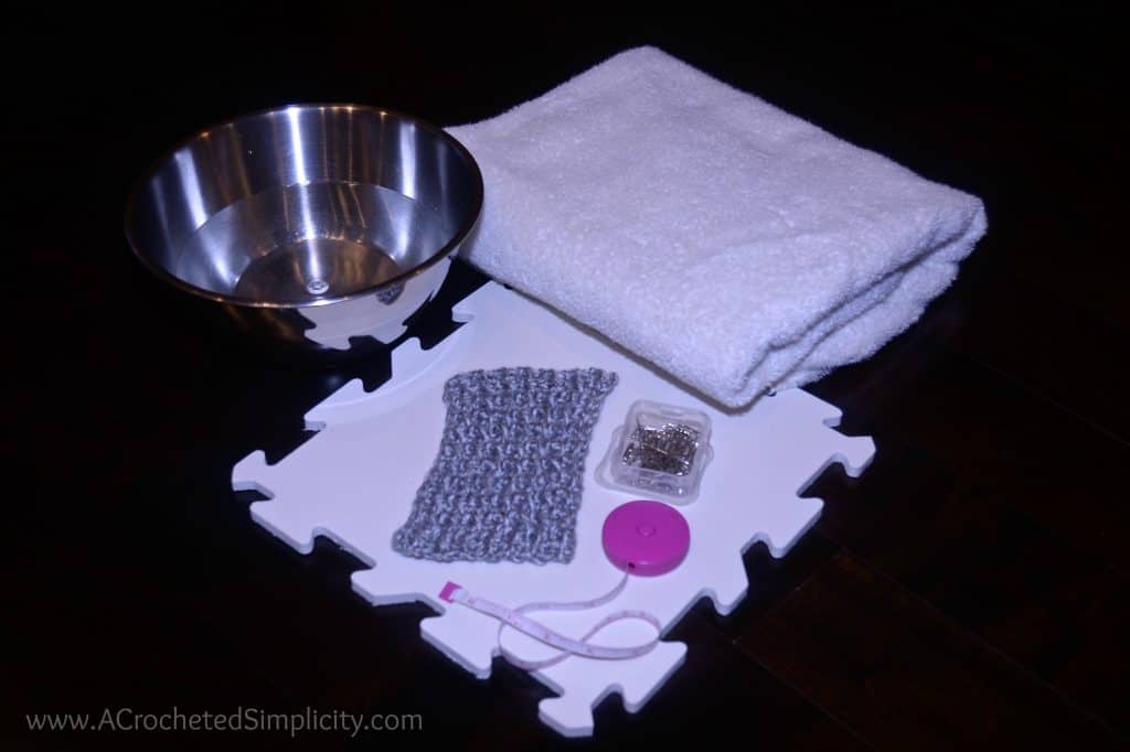 Hur man blockerar akrylgarn - Wet, Spray Steam Blocking av A Crocheted Simplicity