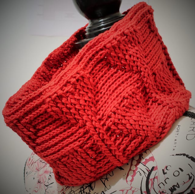 Free Crochet Pattern My Valentine Hearts Cowl by Thomasina Cummings Designs