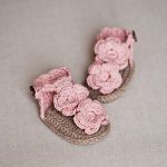 Crochet Pattern - Flowery Flip Flops by Mon Petite Violon