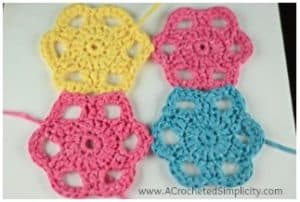 Free Crochet Pattern - Strawberry Lemonade Tote Bag by A Crocheted Simplicity #crochet #freecrochetpattern #crochettotebag