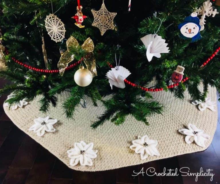 Poinsettia Christmas Tree Skirt – Free Crochet Pattern