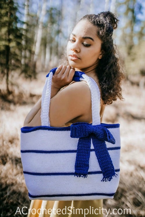 Free Crochet Bag Pattern - Simple Striped Tote Bag by A Crocheted Simplicity #freecrochetpattern #crochettotebagpattern #crochetbagpattern #stripedtotebag