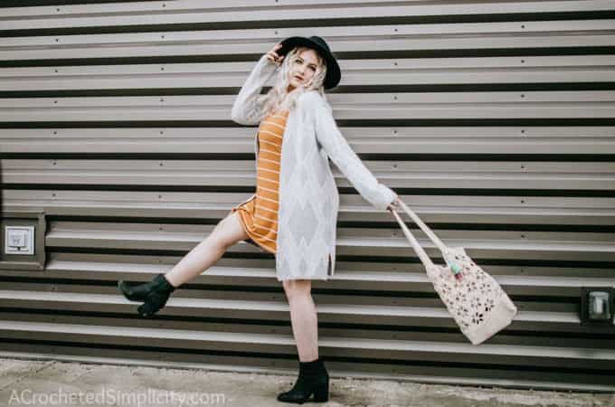 Summer Breeze Tote Bag - Free Crochet Bag Pattern by A Crocheted Simplicity for Make & Do Crew #freecrochetpattern #freecrochettotepattern #crochettote #crochetbag #crochet