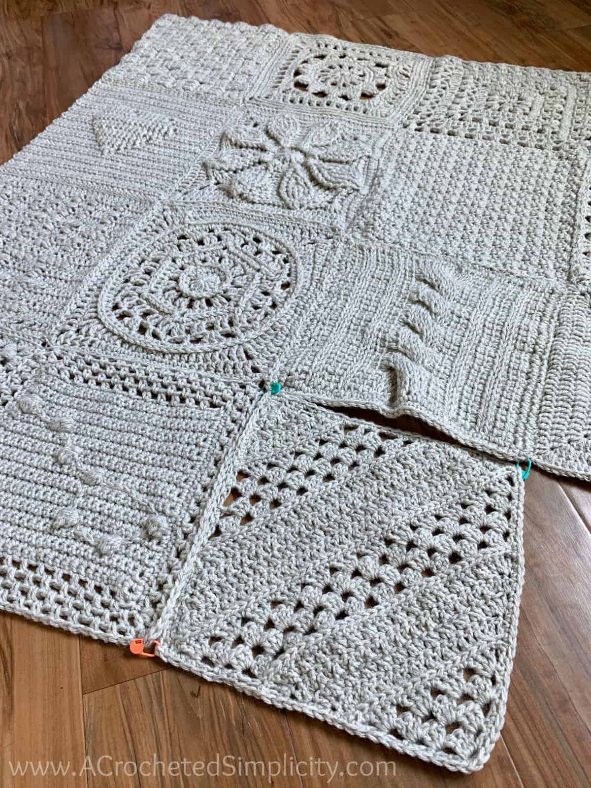 Traveling Crochet Afghan Project - "My Life in Yarn" 2020 in conjunction with Lion Brand Yarns and independent bloggers #freecrochetpattern #freecrochetsquarepattern #10inchcrochetsquare #crochetgrannysquarepattern #travelingafghan #mylifeinyarn #travelingafghans #travelingcrochetafghan