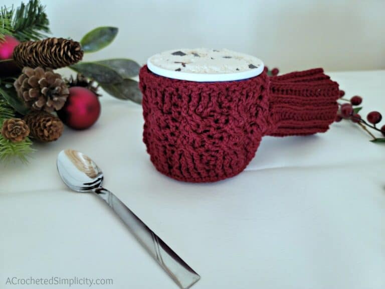 Cabled Ice Cream Cozy – Free Crochet Drink Mitt Pattern