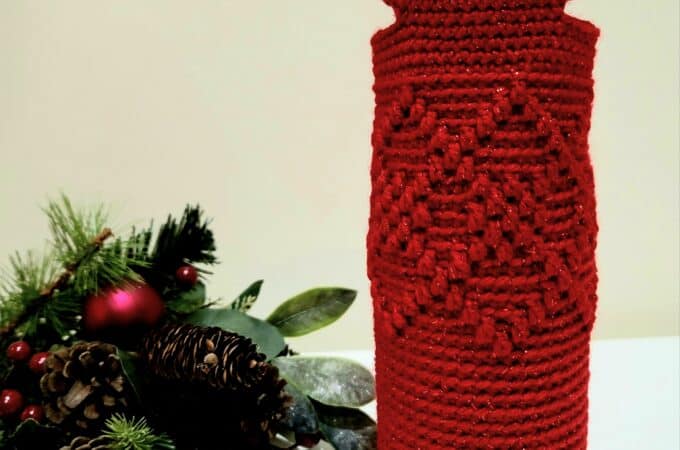 Free Crochet Wine Tote Pattern - Argyle Wine Tote by A Crocheted Simplicity. #handmadetote #handmade #christmaswinetote #crochetwinetote #crochetargyle #freecrochetpattern