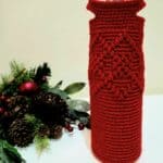 Free Crochet Wine Tote Pattern - Argyle Wine Tote by A Crocheted Simplicity. #handmadetote #handmade #christmaswinetote #crochetwinetote #crochetargyle #freecrochetpattern