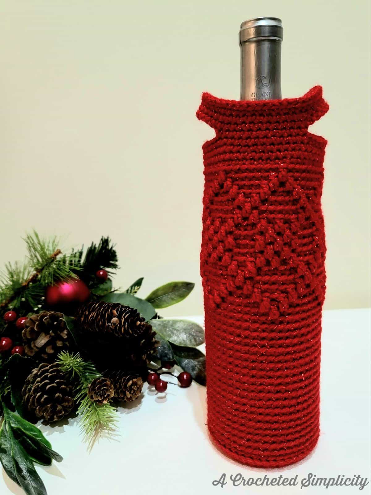 Free Crochet Wine Tote Pattern - Argyle Wine Tote by A Crocheted Simplicity. #handmadetote #handmade #christmaswinetote #crochetwinetote #crochetargyle #freecrochetpattern