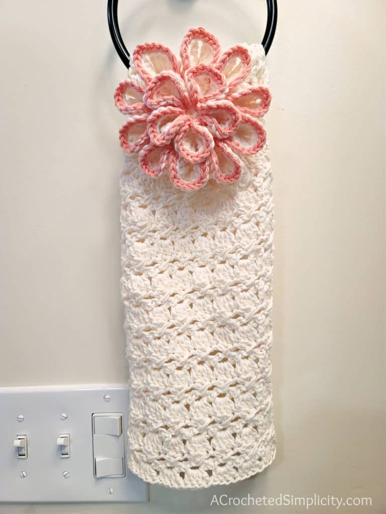 Free Crochet Hand Towel Pattern - Floral Blooms Hand Towel by A Crocheted Simplicity #freecrochetpattern #freecrochettowelpattern #handmade #crochetforhome #crochethandtowel #crochetkitchentowel #crochet #crochettowel #crochetkitchentowel #cottoncrochet #kitchencrochet