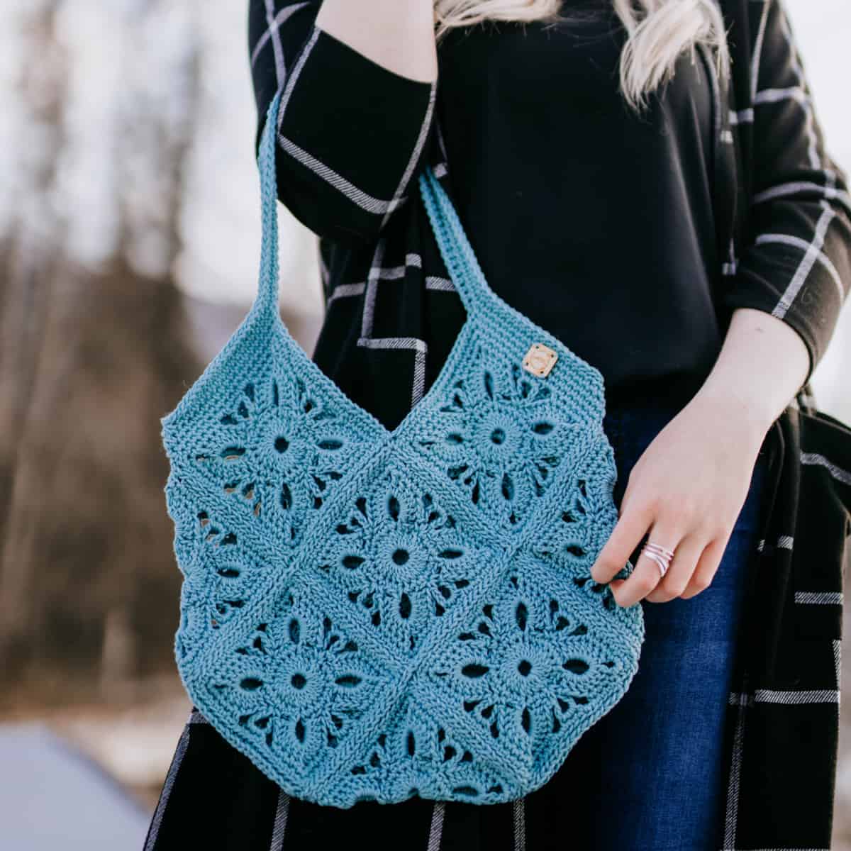 Rose City Tote, a free granny square bag pattern - TL Yarn Crafts