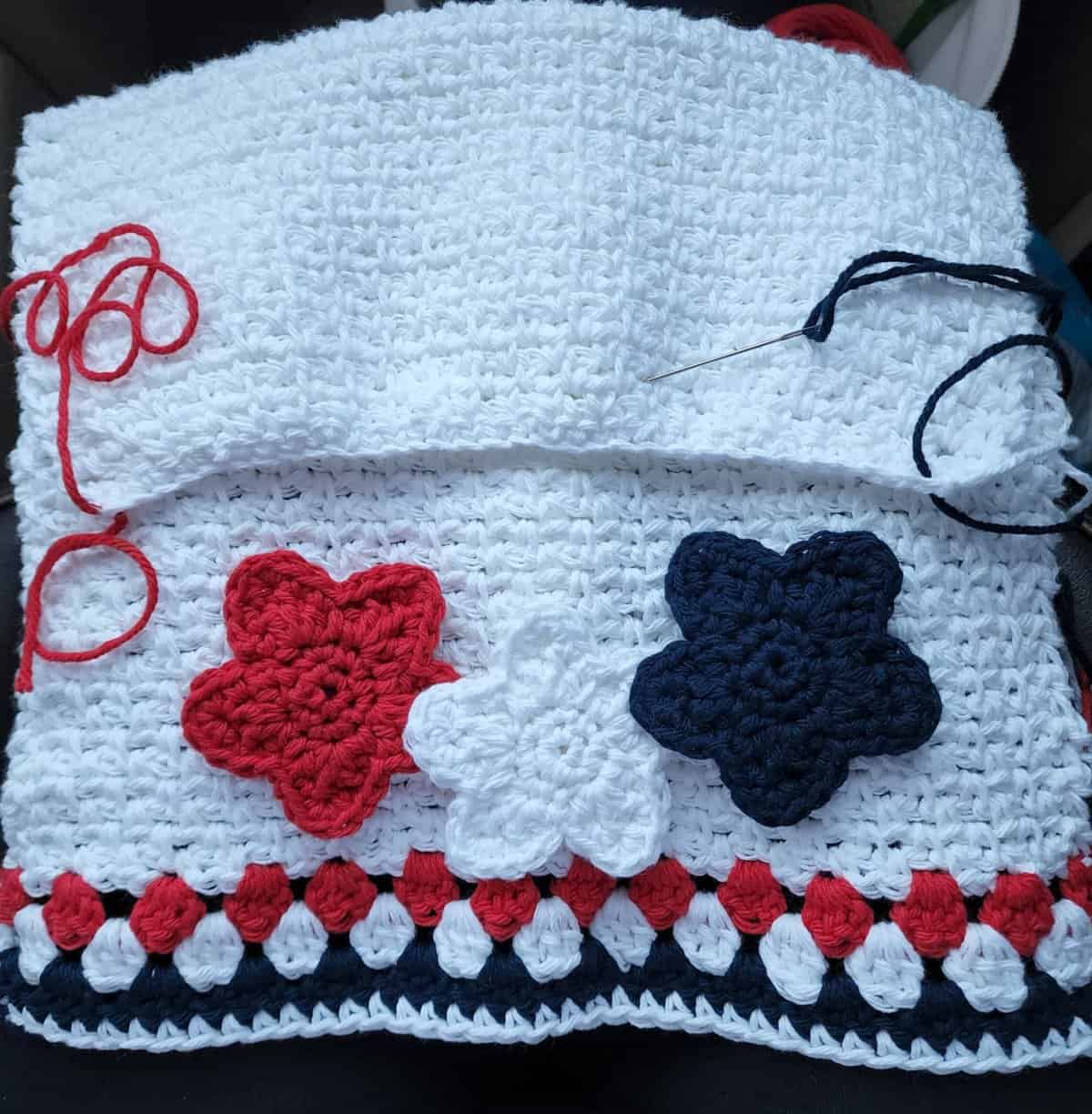 Free Crochet Towel Pattern - Stars & Stripes Keyhole Hand Towel by A Crocheted Simplicity #freecrochetpattern #freecrochettowelpattern #stayputtowel #stayputcrochettowel #keyholetowel #keyholecrochettowel #handmadetowel #crochettowelpattern #crochethandtowel #crochetlinenstitch #kitchentowel #4thofjulydecor #patriotichandtowel #summertowel #crochethandtowel #starsandstripes #crochetstarsandstripes #crochet4thofjuly #fourthofjulycrochet #redwhiteblue #crochetredwhiteblue