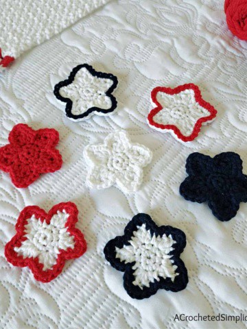 Free Crochet Star Pattern - Simple Crochet Stars - 3 Ways by A Crocheted Simplicity #freecrochetpattern #handmadetowel #crochettowelpattern #crochethandtowel #crochetlinenstitch #kitchentowel #4thofjulydecor #patriotichandtowel #summertowel #crochethandtowel #starsandstripes #crochetstarsandstripes #crochet4thofjuly #fourthofjulycrochet #redwhiteblue #crochetredwhiteblue #crochetstarpattern #howtocrochetstars #simplestarcrochetpattern