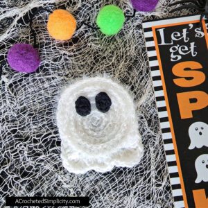 Free Crochet Pattern - Black Cat Dish Scrubby by A Crocheted Simplicity #freecrochetpattern #crochetscrubby #crochetscrubbypattern #crochetdishscrubby #halloweencrochet #crochetblackcat #blackcat #crochetkitchen #crochet #handmade #halloweencrochet #crochetghost #ghost #ghostdecor