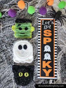 Free Crochet Pattern - Black Cat Dish Scrubby by A Crocheted Simplicity #freecrochetpattern #crochetscrubby #crochetscrubbypattern #crochetdishscrubby #halloweencrochet #crochetblackcat #blackcat #crochetkitchen #crochet #handmade #halloweencrochet