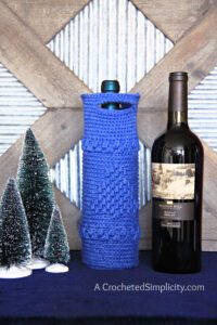 Free Crochet Wine Tote Pattern - O' Christmas Tree Wine Tote by A Crocheted Simplicity. #crochetchristmas #handmadechristmas #crochetwinetote #crochetwinecozy #winetote #winecozy #christmaswinetote #crochetchristmaswinetote #crochetchristmastree #freecrochetpattern #winetotepattern #crochetwinetotepattern #lastminutecrochetgifts 