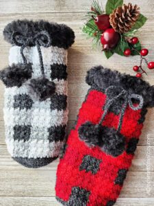 Buffalo Plaid Wine Cozy - Free Crochet Pattern by A Crocheted Simplicity #freecrochetpattern #crochetwinecozy #crochetwinetote #crochetplaid #crochetbuffaloplaid #crochetbuffalocheck #buffalocheck #crochetgifts #lastminutegifts #handmadegifts #crochet #diywinecozy #diywinetote