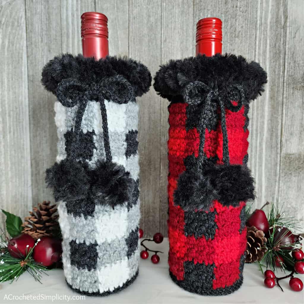 Buffalo Plaid Wine Cozy - Free Crochet Pattern by A Crocheted Simplicity #freecrochetpattern #crochetwinecozy #crochetwinetote #crochetplaid #crochetbuffaloplaid #crochetbuffalocheck #buffalocheck #crochetgifts #lastminutegifts #handmadegifts #crochet #diywinecozy #diywinetote