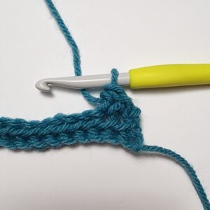 How to Crochet Herringbone Stitch Tutorial - by A Crocheted Simplicity #crochetstitchtutorial #crochettutorial #howtocrochet #herringbonestitch #herringbonesc #herringbonecrochetstitch #freecrochettutorial