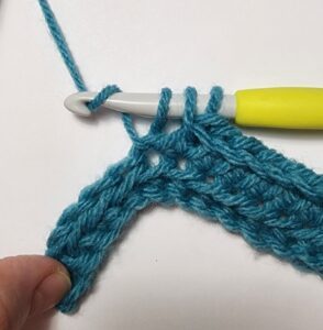 How to Crochet Herringbone Stitch Tutorial - by A Crocheted Simplicity #crochetstitchtutorial #crochettutorial #howtocrochet #herringbonestitch #herringbonesc #herringbonecrochetstitch #crochetherringbonestitch #freecrochettutorial #herringbonesinglecrochetstitch