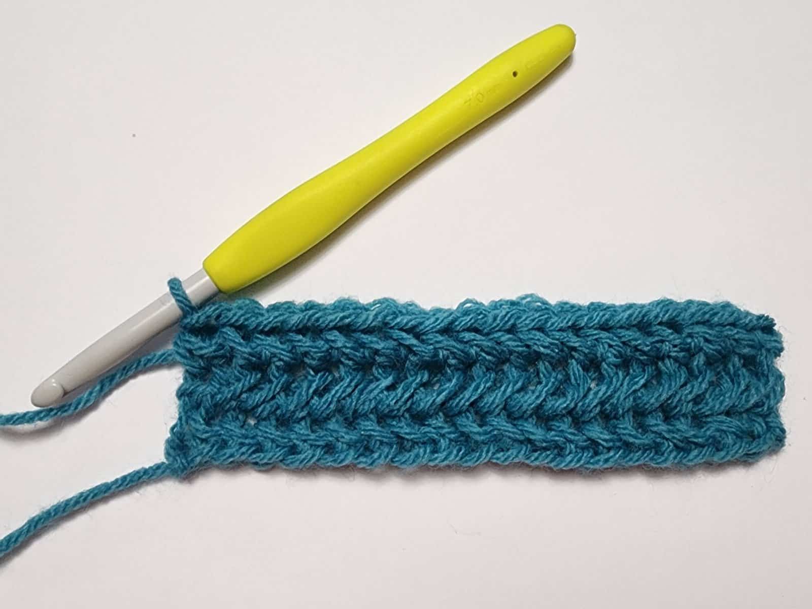 STITCHES 101: HERRINGBONE SINGLE CROCHET STITCH