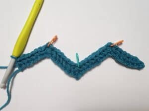 How to Crochet Herringbone Single Crochet Ripple Stitch Tutorial - by A Crocheted Simplicity #crochetstitchtutorial #crochettutorial #howtocrochet #herringbonestitch #herringbonesc #herringbonecrochetstitch #freecrochettutorial #herringboneripplestitch #crochetripplestitch