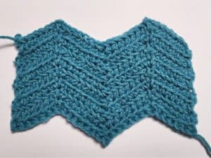 How to Crochet Herringbone Single Crochet Ripple Stitch Tutorial - by A Crocheted Simplicity #crochetstitchtutorial #crochettutorial #howtocrochet #herringbonestitch #herringbonesc #herringbonecrochetstitch #freecrochettutorial #herringboneripplestitch #crochetripplestitch