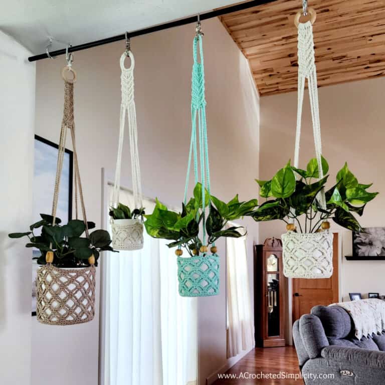 Free Crochet Plant Hanger Pattern – 3 Sizes