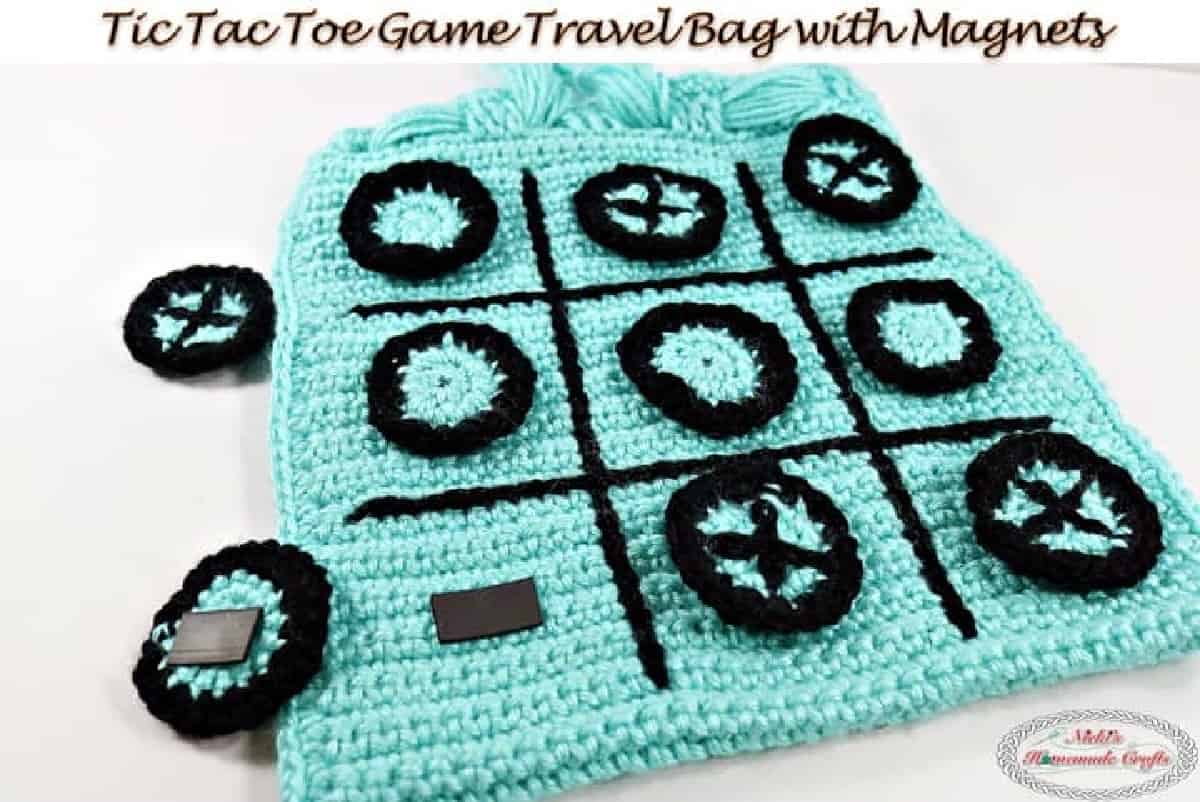 Cute crochet tic tac toe game with a tracvel bag