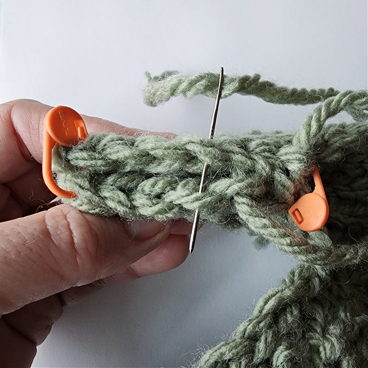 chunky crochet mittens tutorial photo 30
