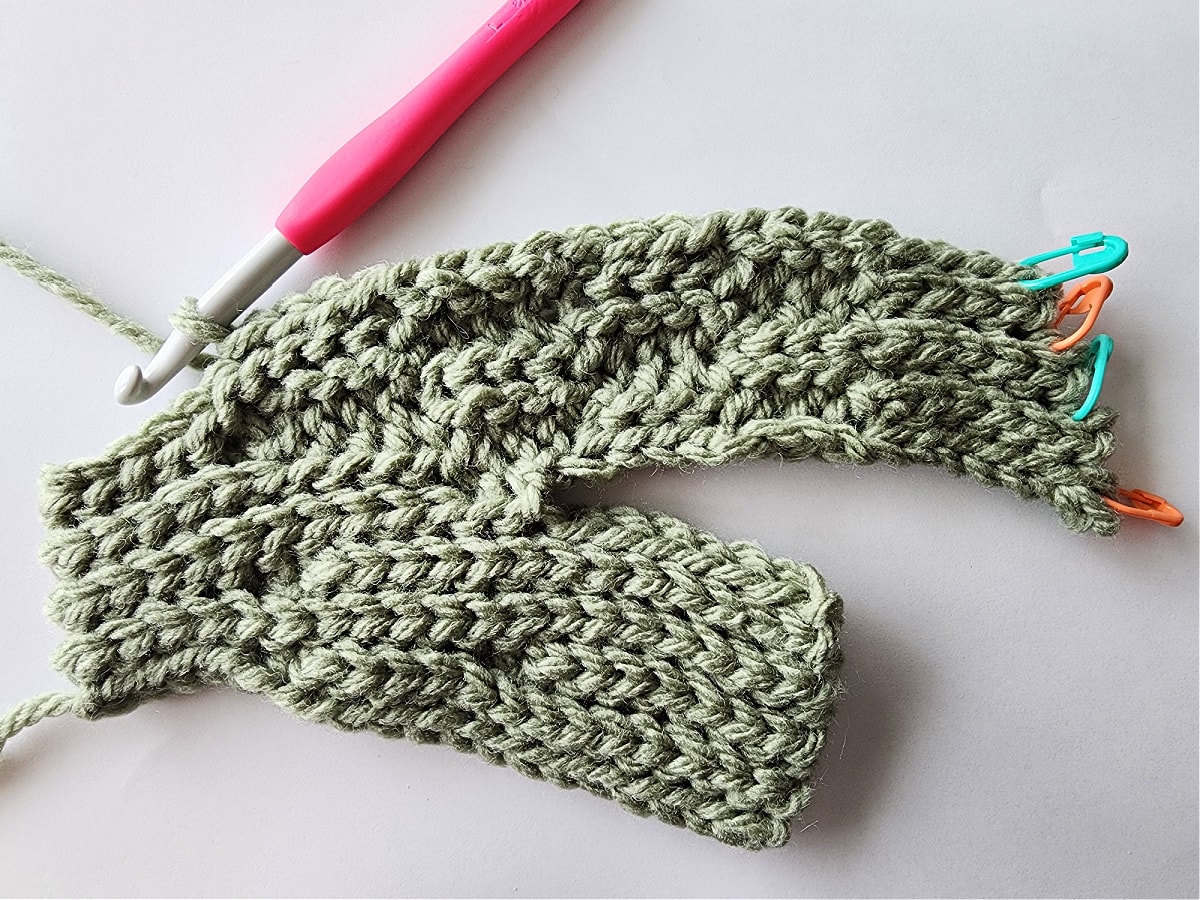 chunky crochet mittens tutorial photo 17