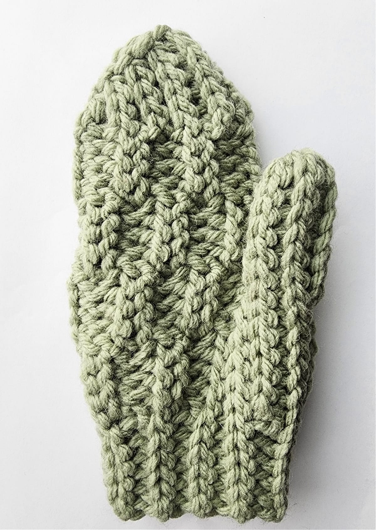 chunky crochet mitten palm side up after seaming