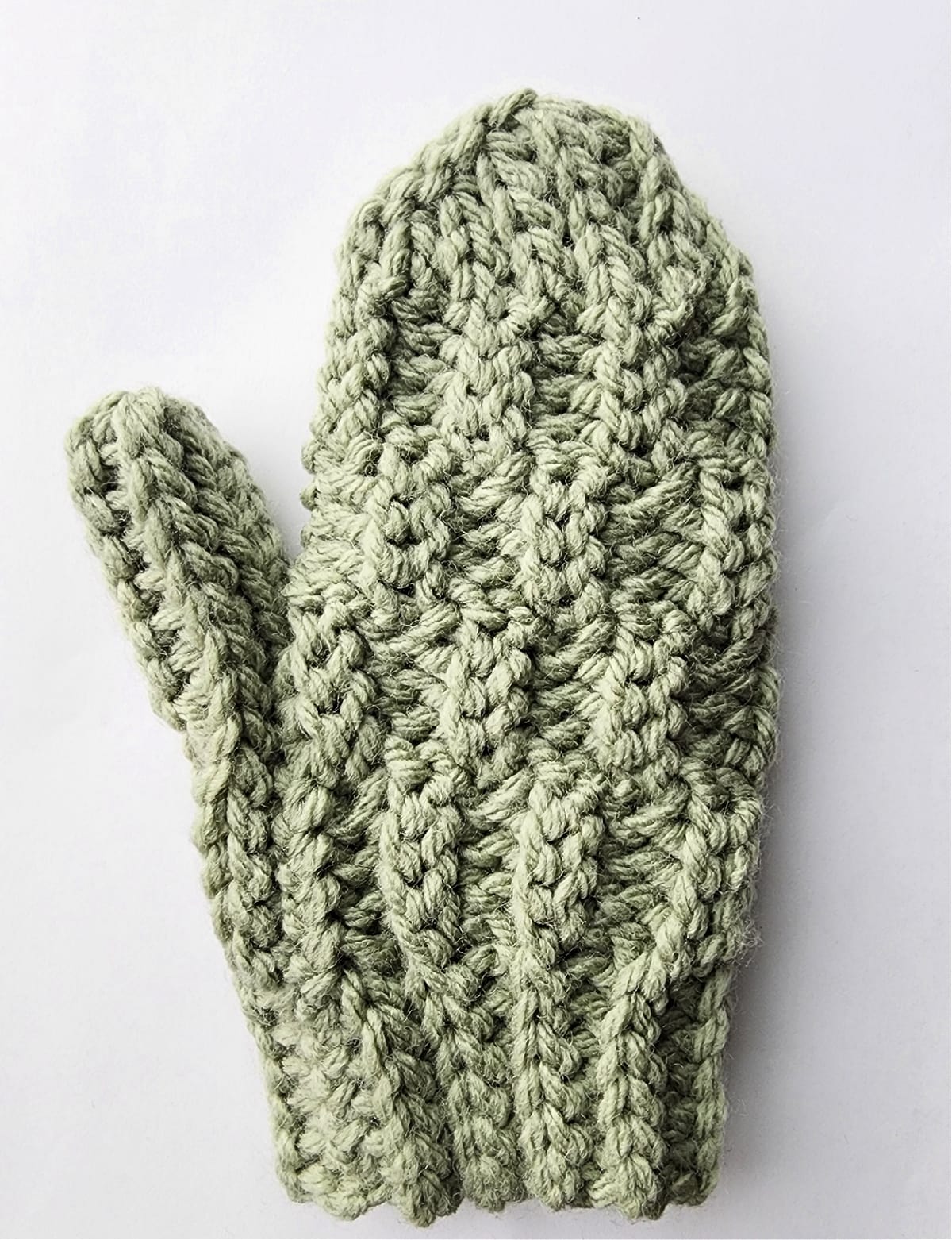 chunky crochet mitten palm side down after seaming