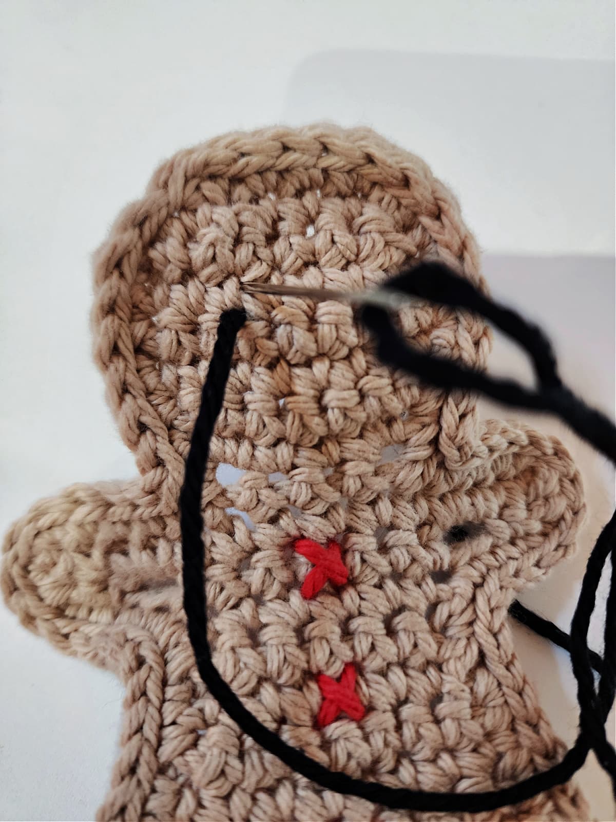 gingerbread man crochet eyes tutorial 1