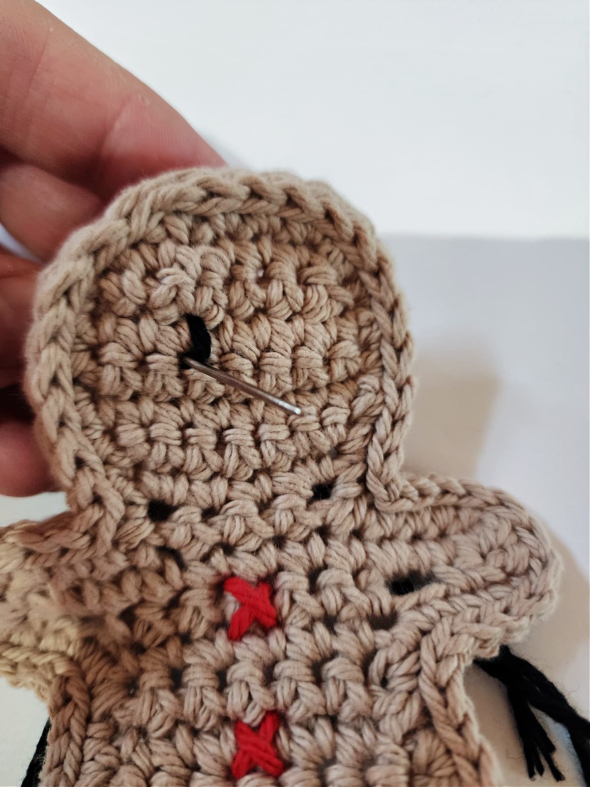 gingerbread man crochet eyes tutorial 2