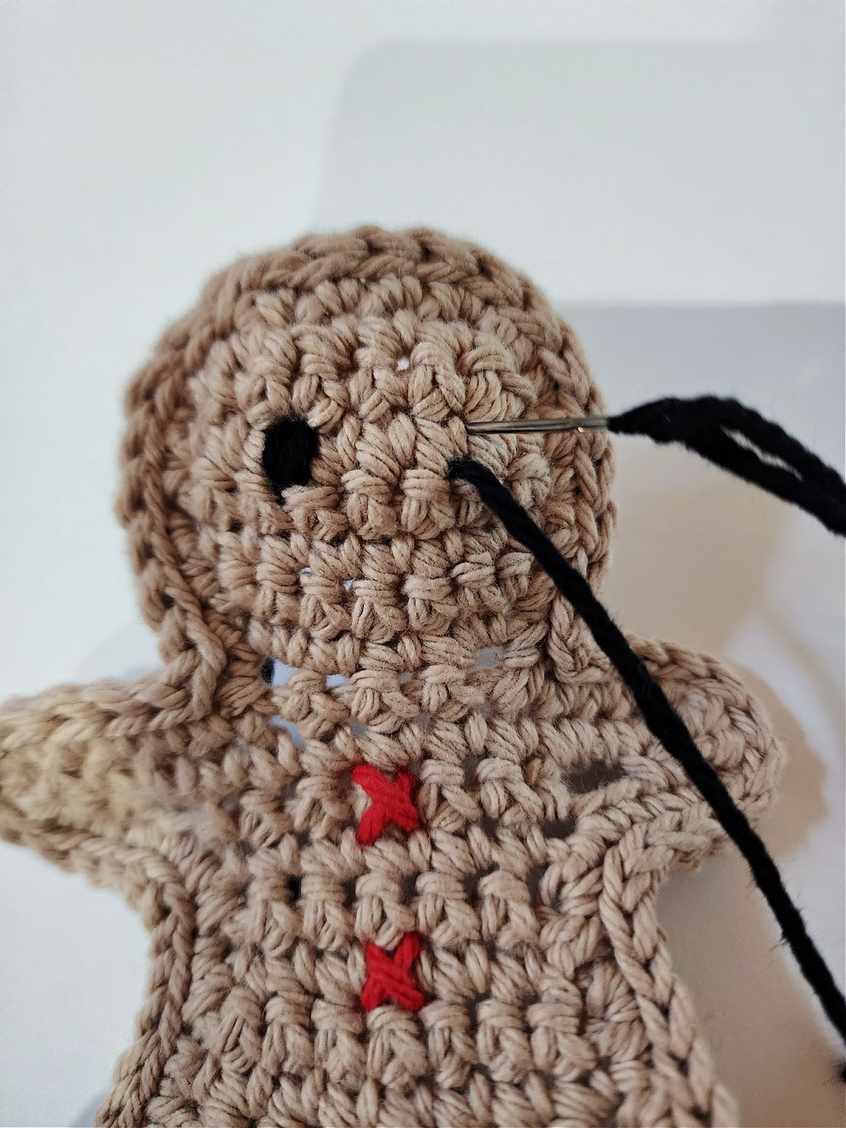 gingerbread man crochet eyes tutorial 5