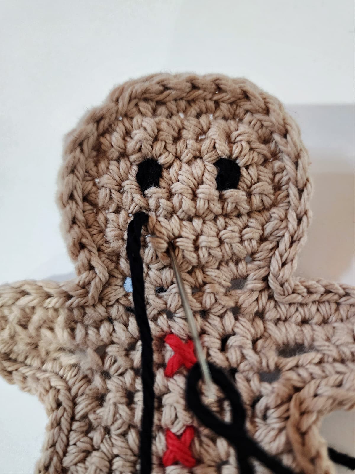 gingerbread man crochet mouth tutorial 1