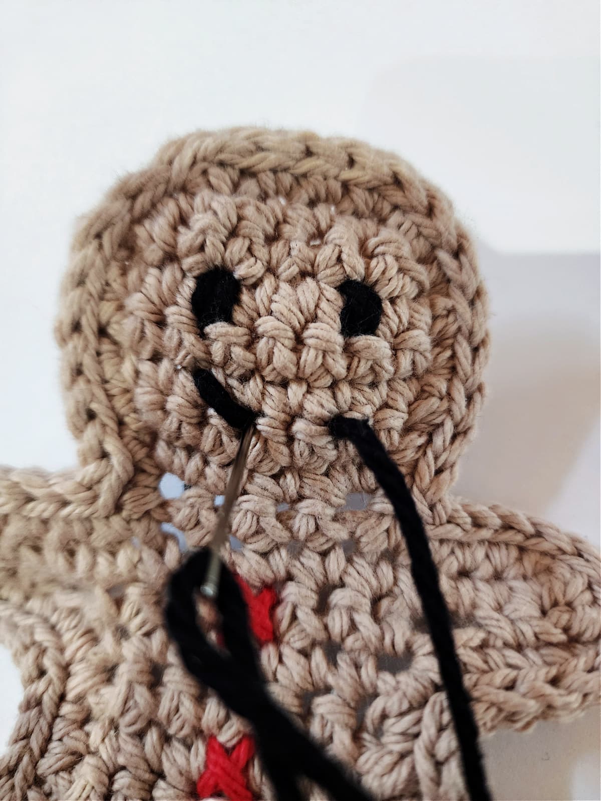 gingerbread man crochet mouth tutorial 2