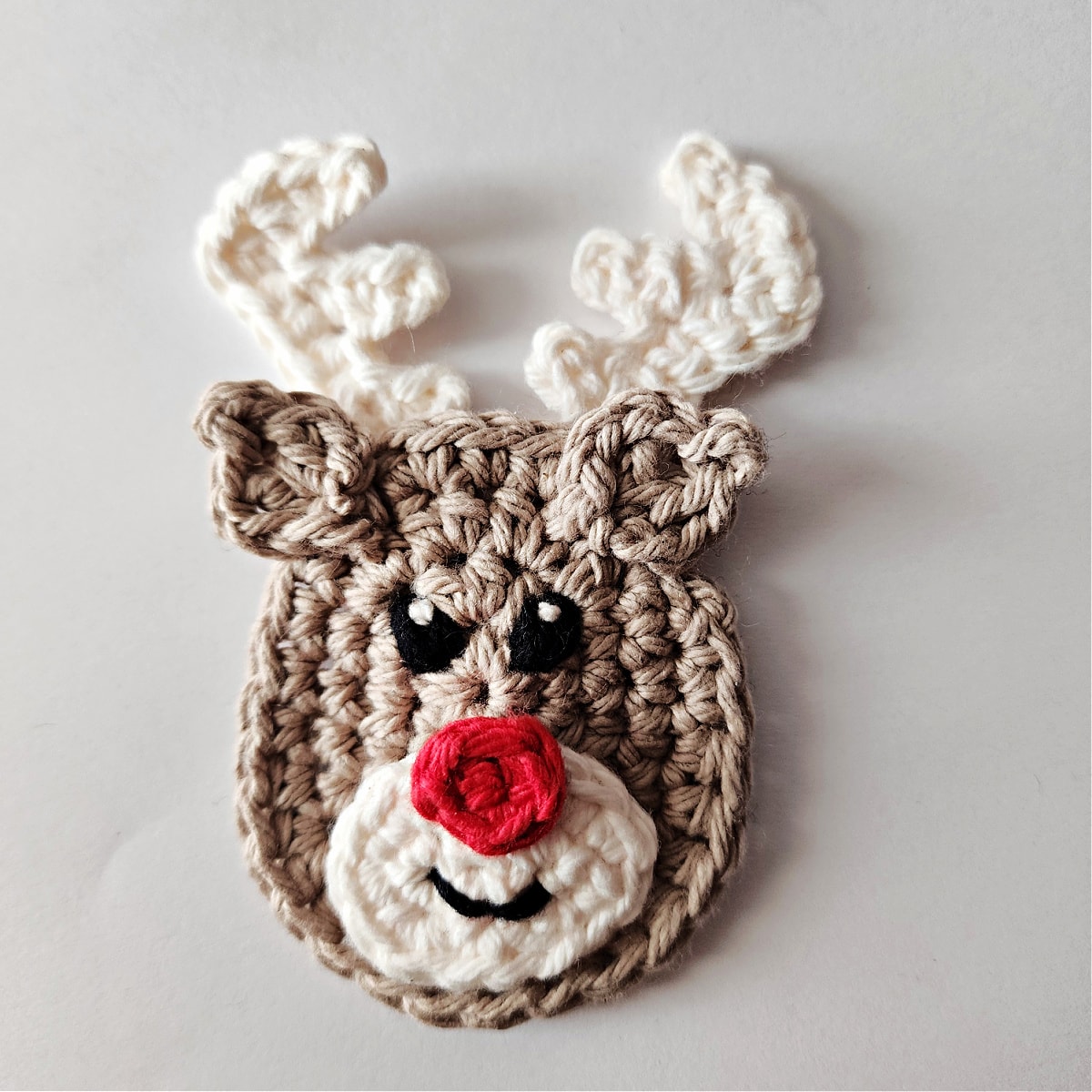 completed reindeer crochet face details