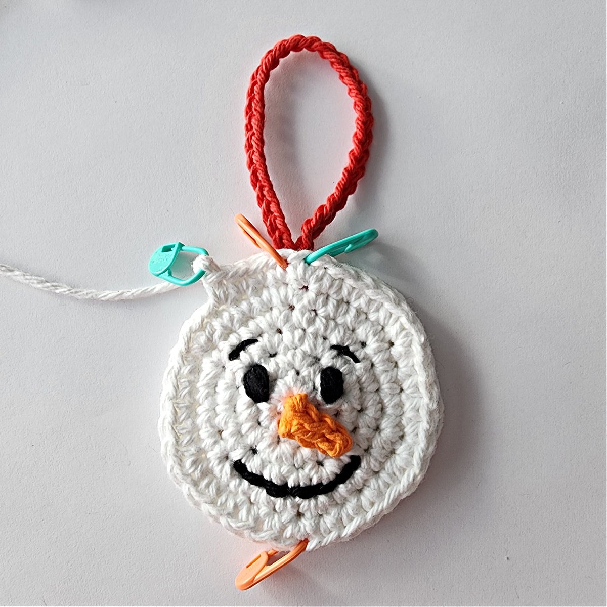 snowman heads being joined with a single crochet around