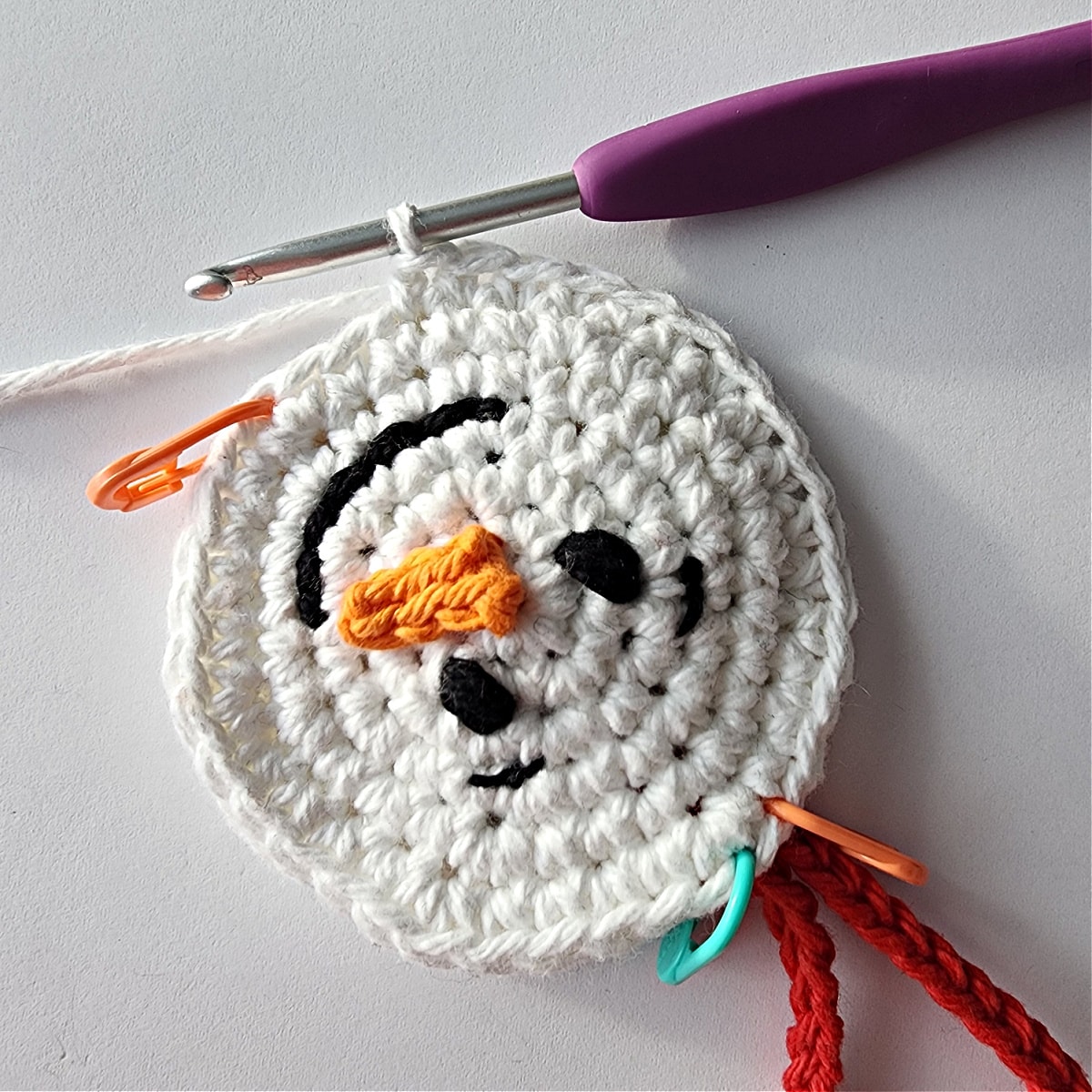 single crochet around snowmans heads to join them