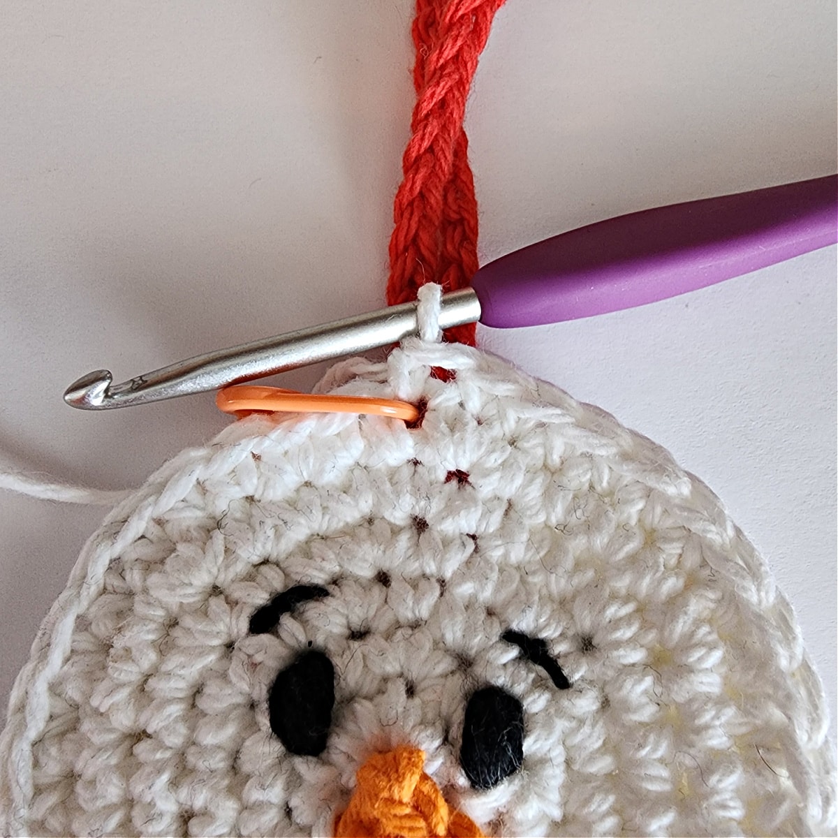 joining snowmans heads with single crochet around
