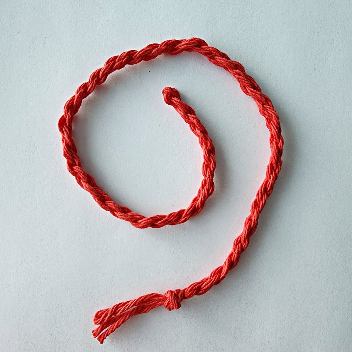 red yarn rope for snowmans scarf
