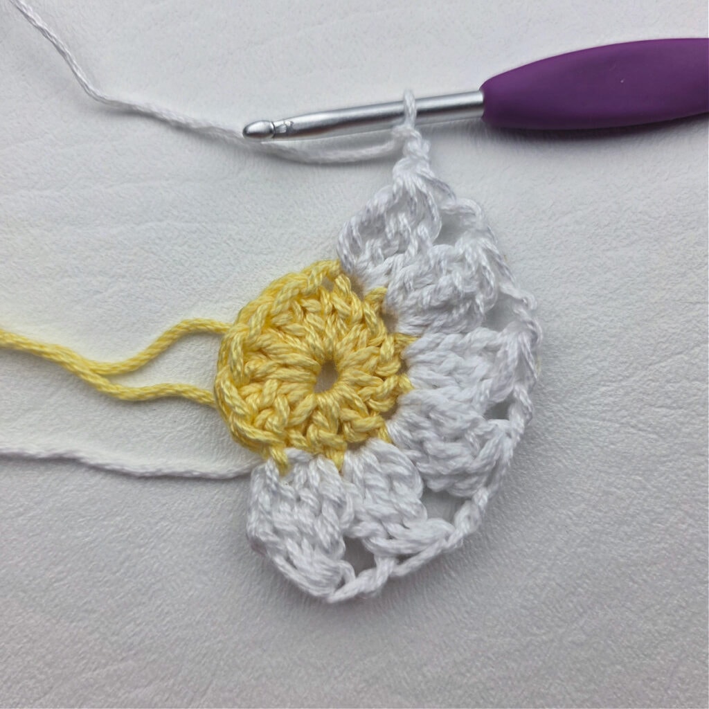 Round 2 of the crochet daisy granny square.