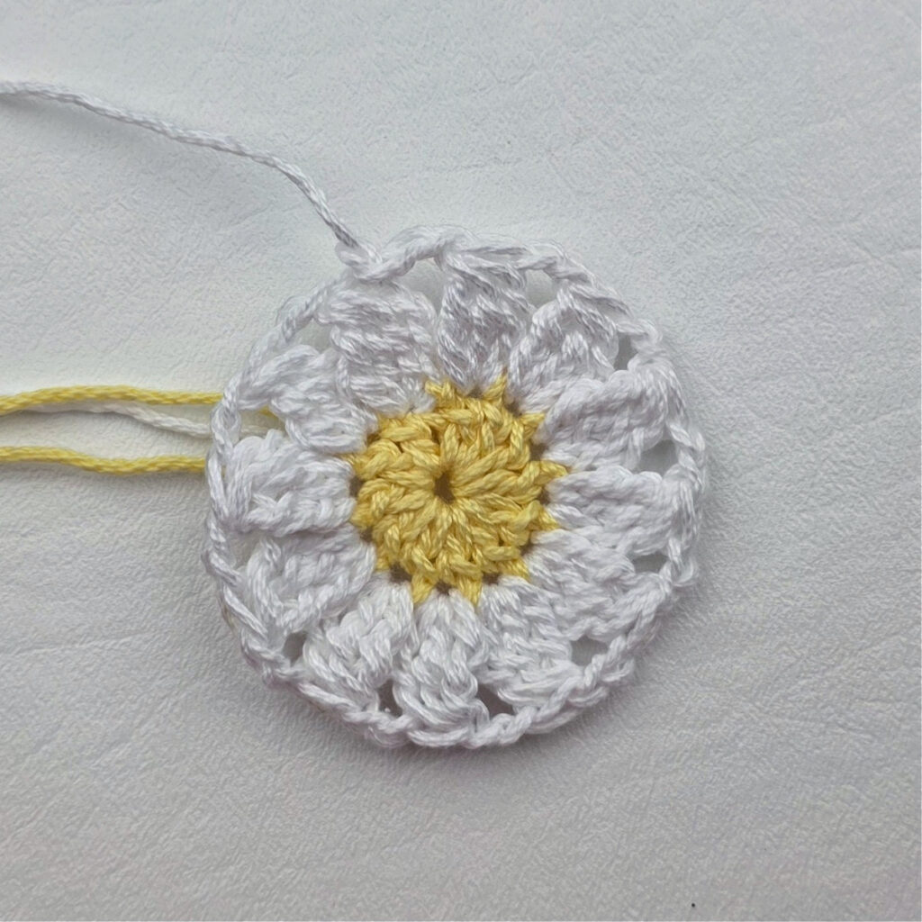 Round 2 of the crochet daisy granny square.